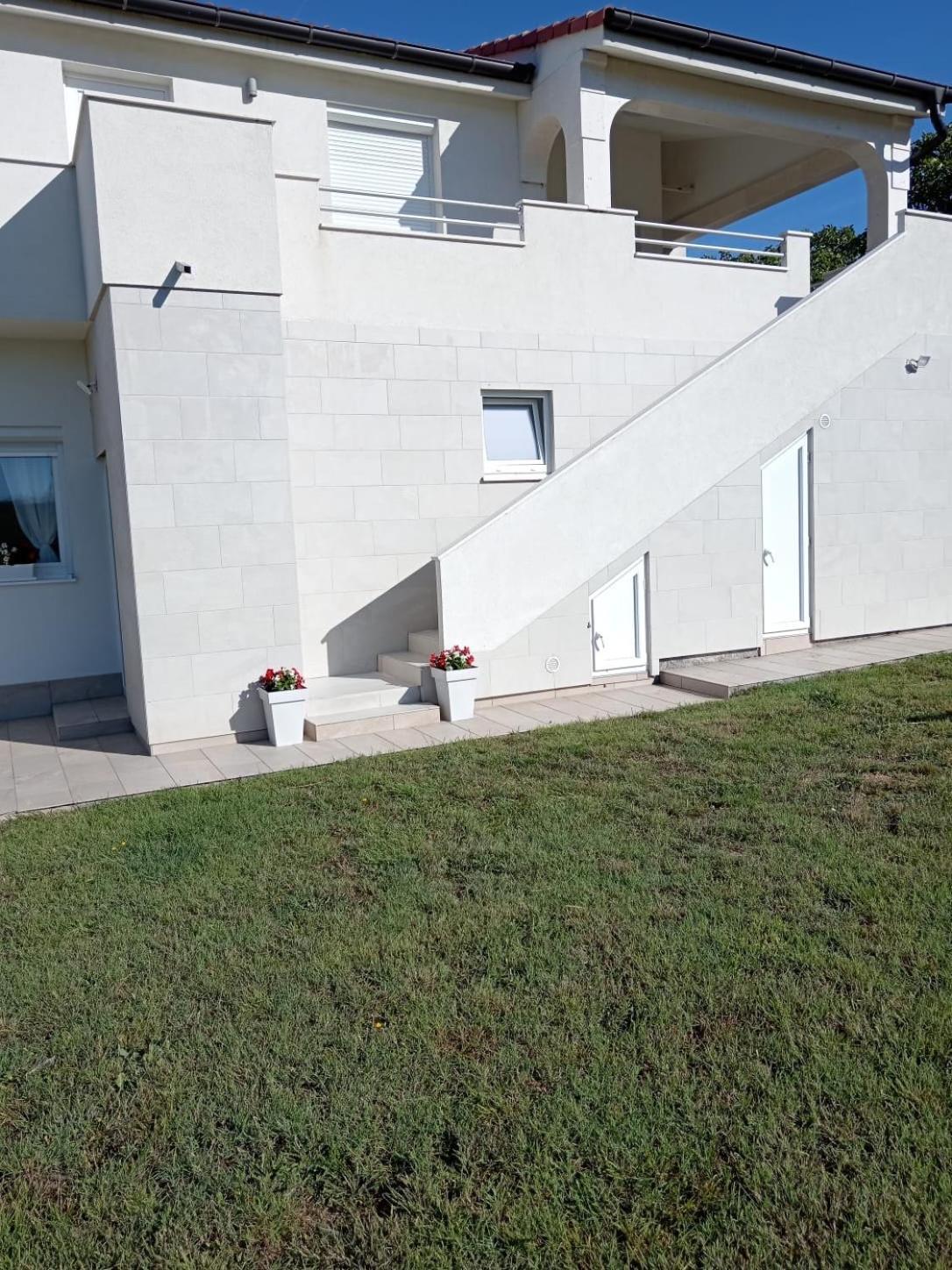 Apartmani Sol Vlasici Pag Town Exterior photo